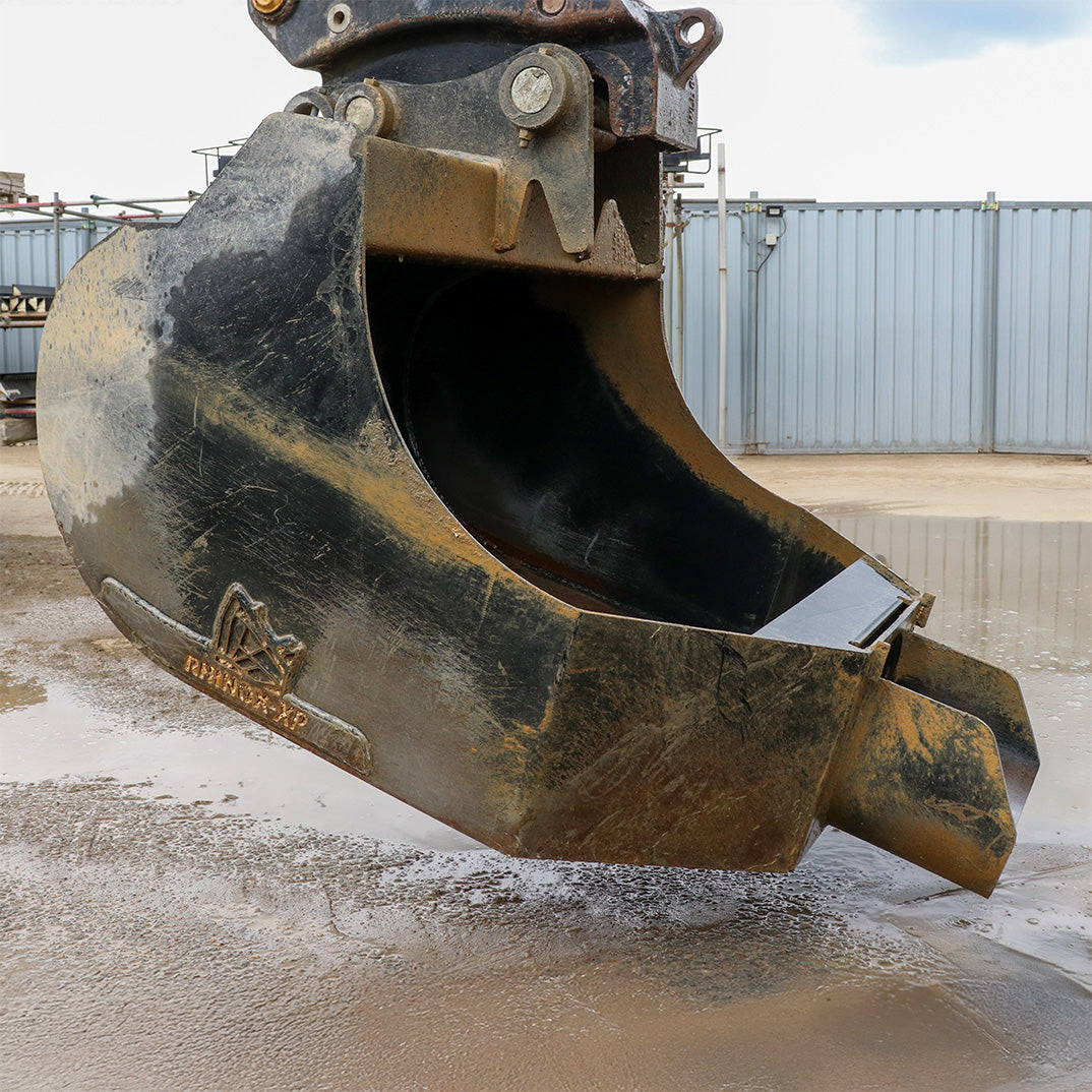 JCB JS160 Concrete Pouring Bucket Lifestyle Image 4