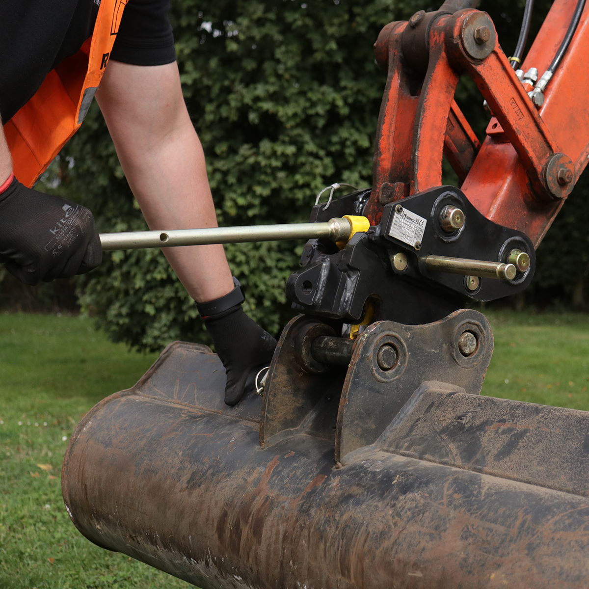 Takeuchi TB028 Manual Quick Hitch
