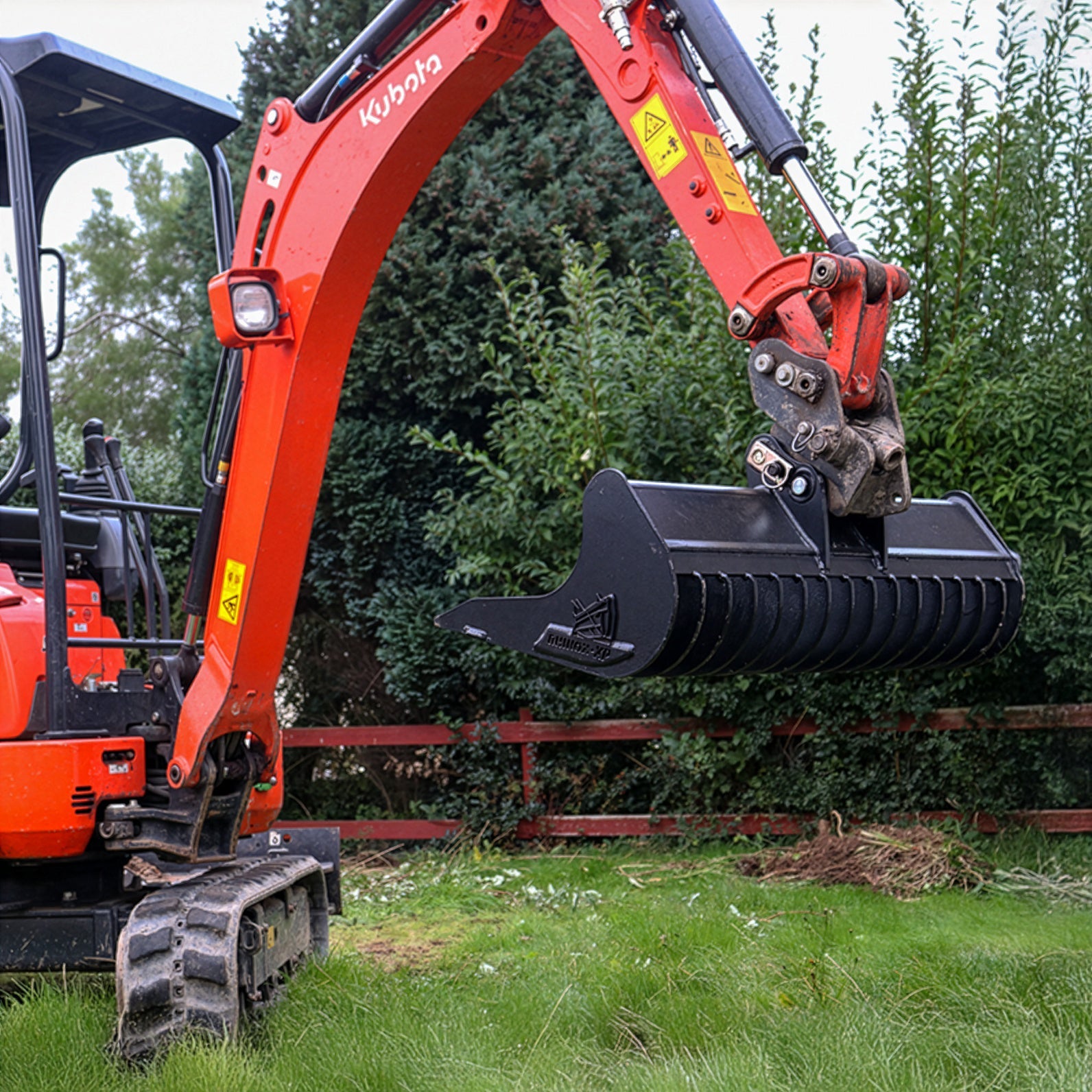 Kobelco 17SR-5 Rake Riddle Bucket - 36" / 900mm Lifestyle 1