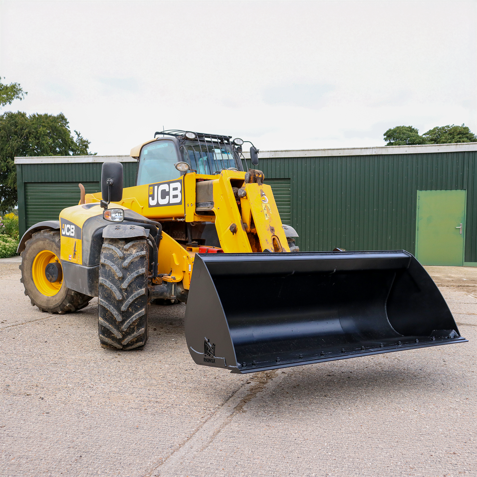 JCB Q-Fit Telehandler Bucket / Loadall Bucket - 90" wide / 1 cubic metre capacity lifestyle image 1