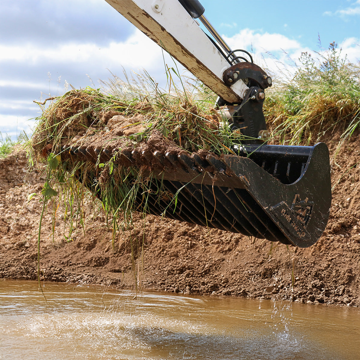 Yanmar B19 Rake Riddle Bucket - 48" / 1200mm Lifestyle 3