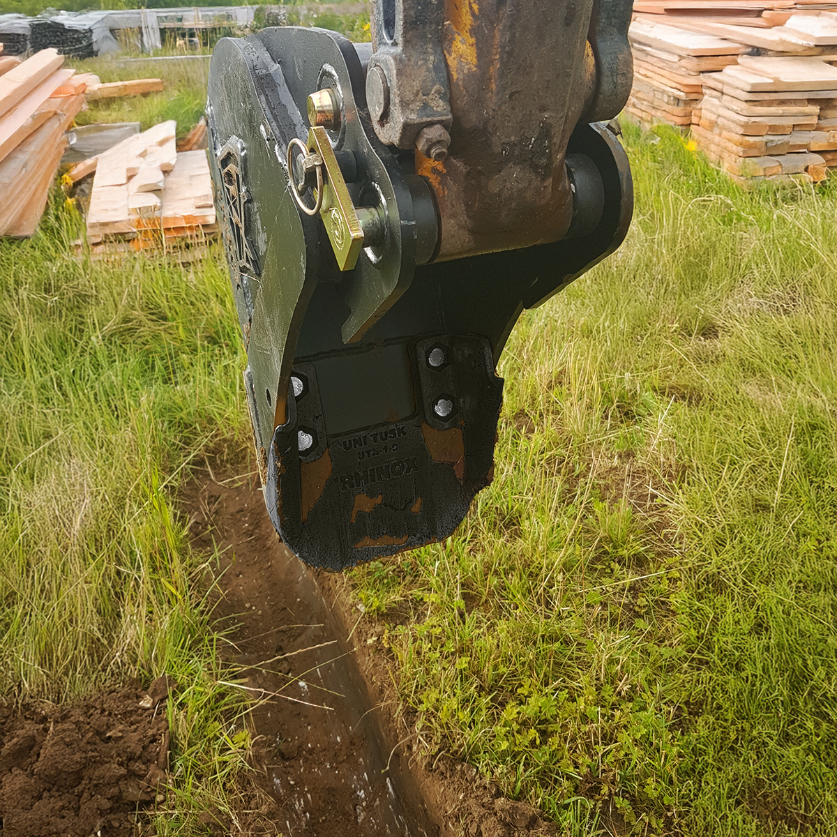 Volvo ECR88D Utility Bucket with Unitusk Blade - 18" / 450mm Lifestyle 3